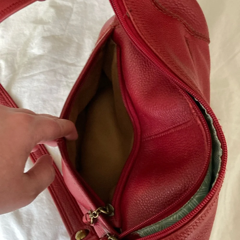 The Sak Red Leather Shoulder Bag - Picture 5 of 12